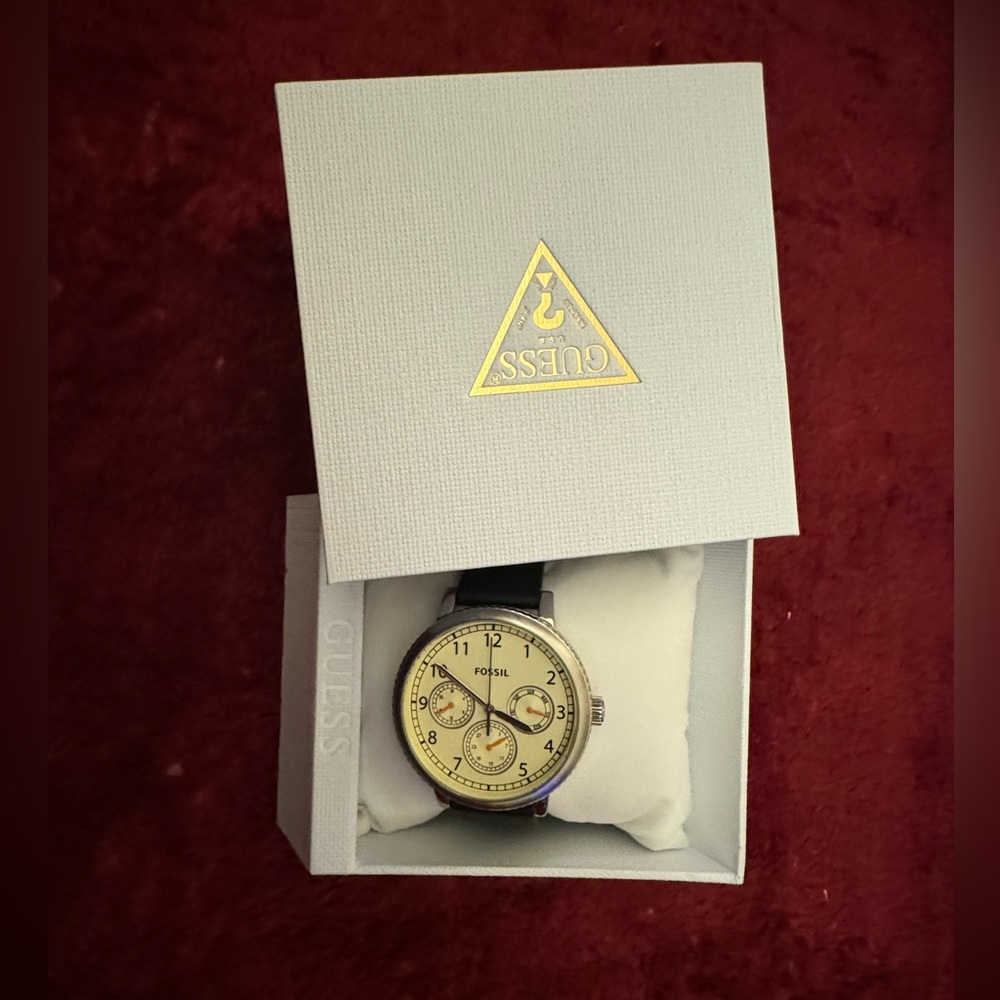 Four  Brand new Guess watch boxes - Picture 7 of 10